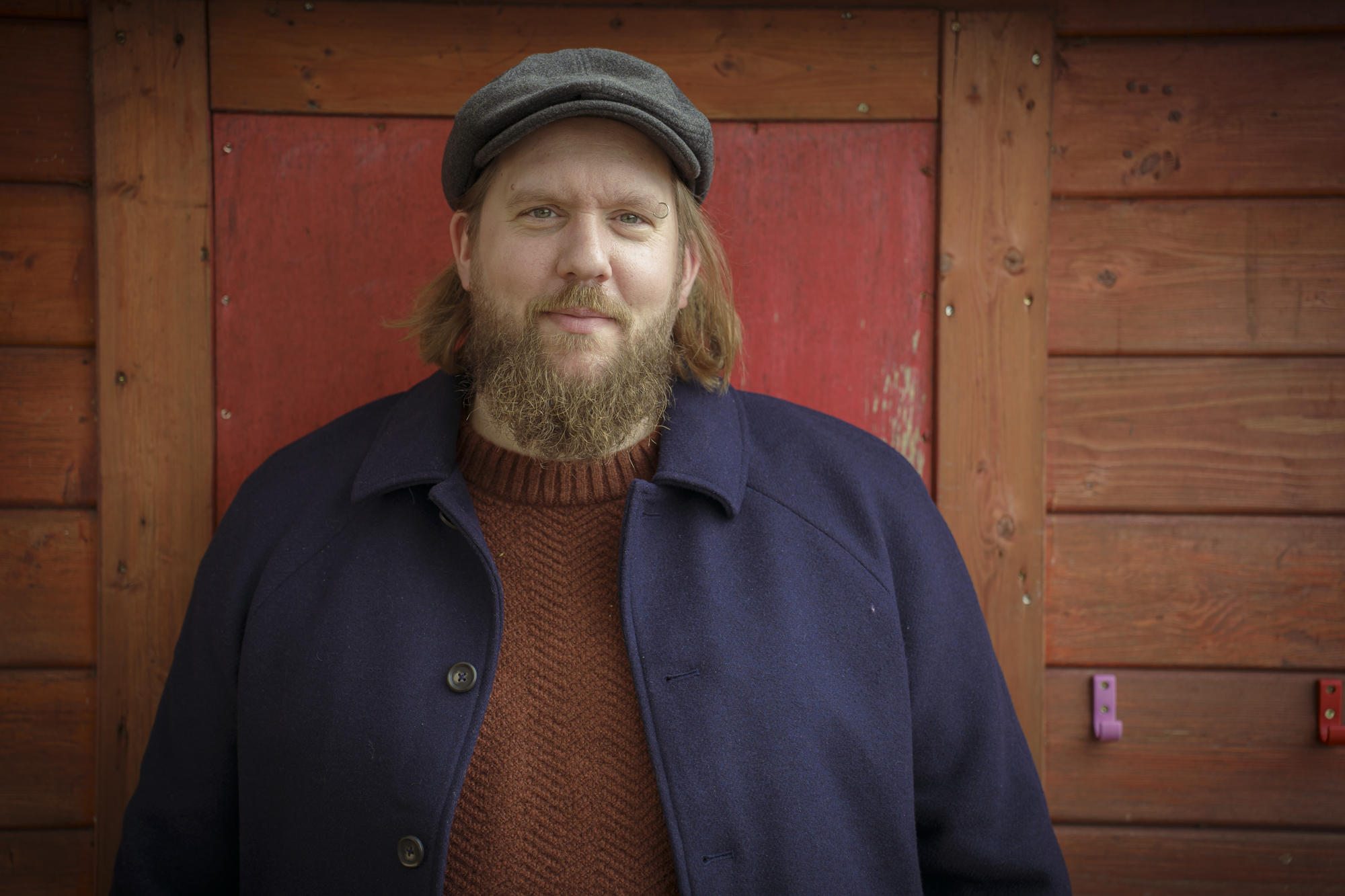 The lake and the wolf