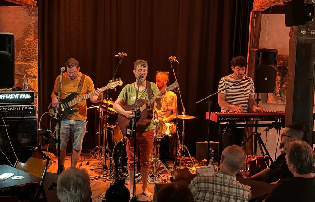 Different Paul im [ zamma ]